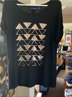 Apt. 9 Black Short Sleeve Tee with Gold Sequin Triangle Design